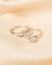 Load image into Gallery viewer, Signature Diamond Round Brilliant Engagement Ring