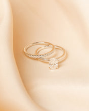 Load image into Gallery viewer, Signature Diamond Oval Brilliant Engagement Ring