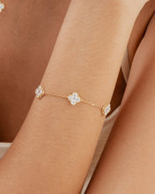 Load image into Gallery viewer, Signature 5 Motif Clover Bracelet