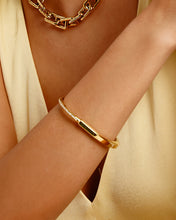 Load image into Gallery viewer, Verrou Bangle in Yellow Gold