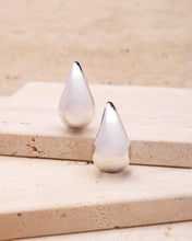 Load image into Gallery viewer, Waterdrop Earrings in White Gold

