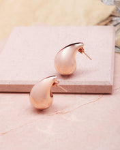 Load image into Gallery viewer, Waterdrop Earrings in Rose Gold
