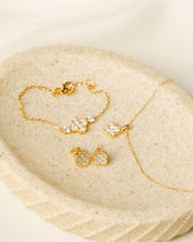 Load image into Gallery viewer, Diamond Clover Bracelet with Side Stones
