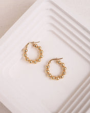 Load image into Gallery viewer, Vella Hoop Earrings

