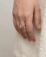Load image into Gallery viewer, Flower Ring
