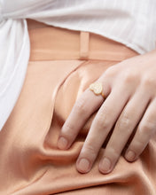 Load image into Gallery viewer, Sparkling Heart Ring
